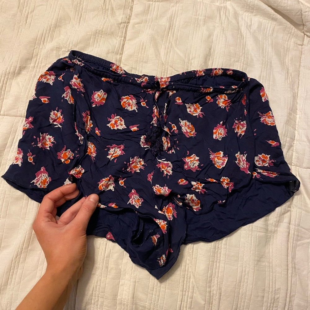 Volcom beach flowy shorts